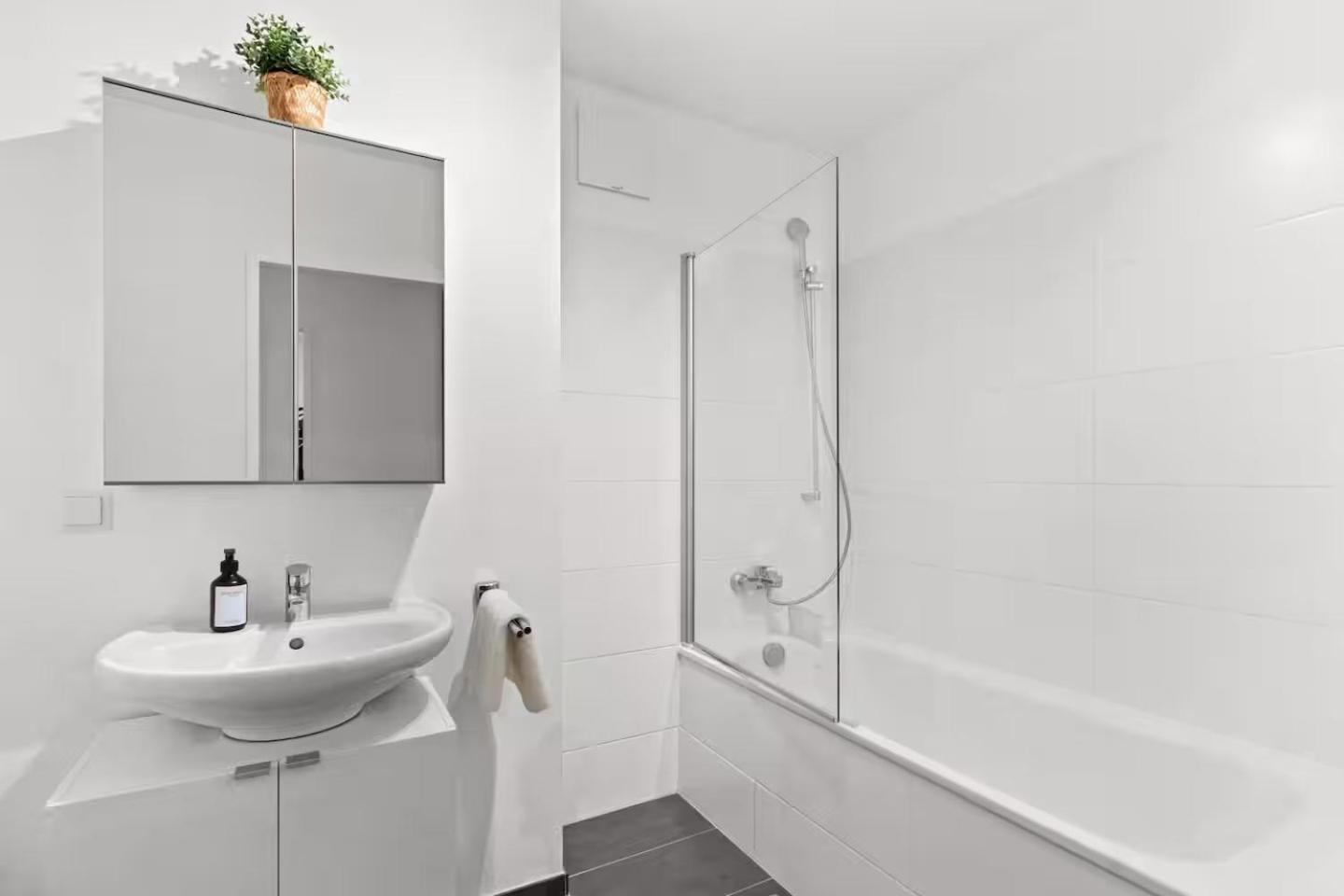 Fast Wifi I 3 Min Walk To Metro I On-site Parking For 19,90 Eur Apartament Wiedeń